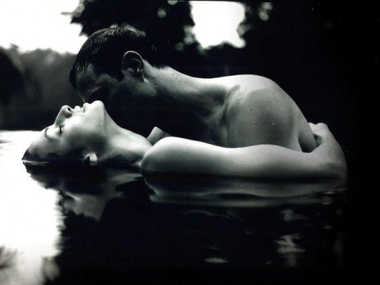 20111013163531-love-passion-love-pics-love-pics-love-water-hug-alone-sensual-black-white-skin-sexy-bw-kiss-couple-erotic-romance-kissing-amor-sex-cauples-large.jpg